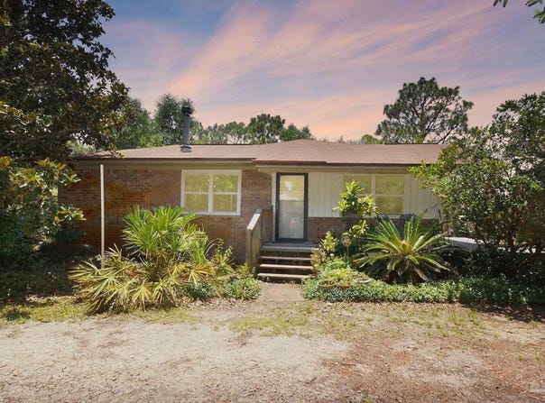 2153 Bergren Rd, Gulf Breeze, FL 32563