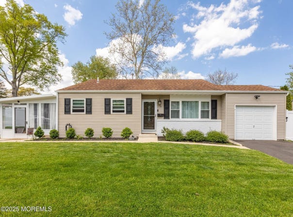 14 Fairview Lane, Hazlet, NJ 07730