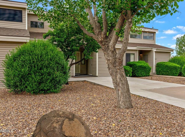 1989 VILLAGE Circle, Show Low, AZ 85901