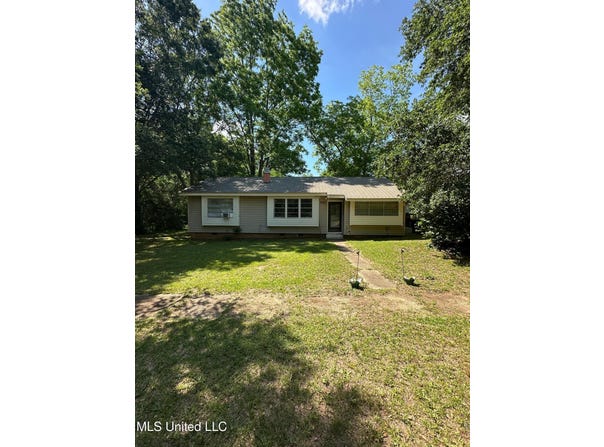 100 Gulf Camp Road, Lumberton, MS 39455