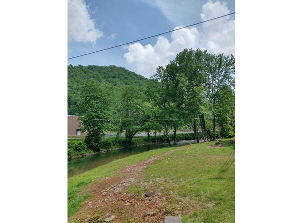 Cove St, WAR, WV 24892