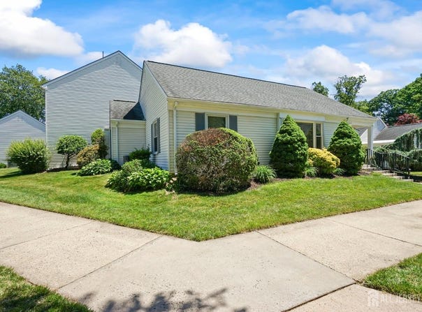 312 sharon Way, Monroe, NJ 08831
