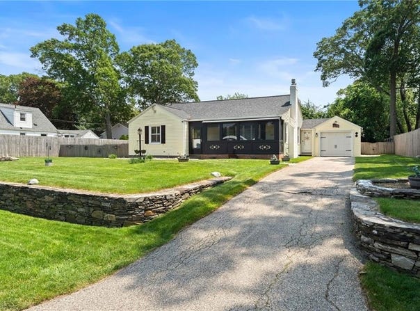 320 Miantonomo Drive, Warwick, RI 02888