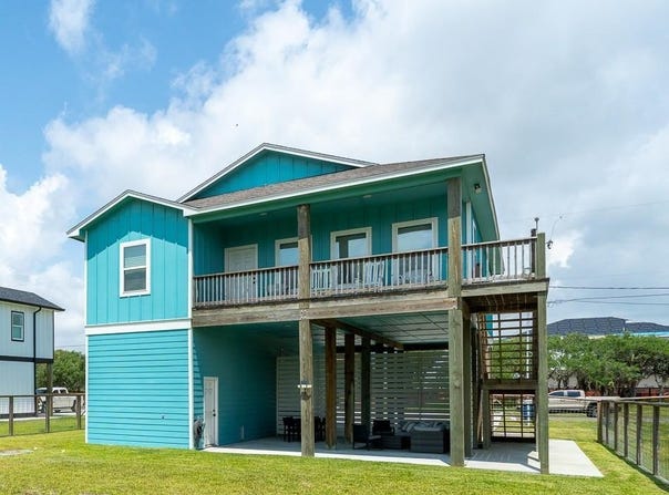 2206 Young, ROCKPORT, TX 78382