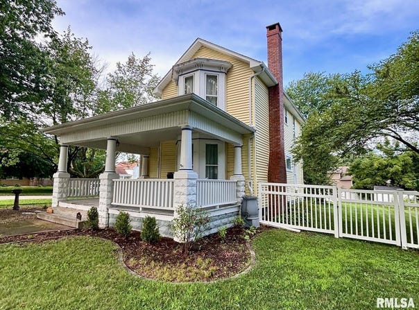 302 N ROSE Street, Elmwood, IL 61529