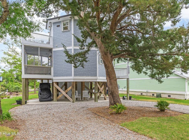 112 SE 39th Street, Oak Island, NC 28465