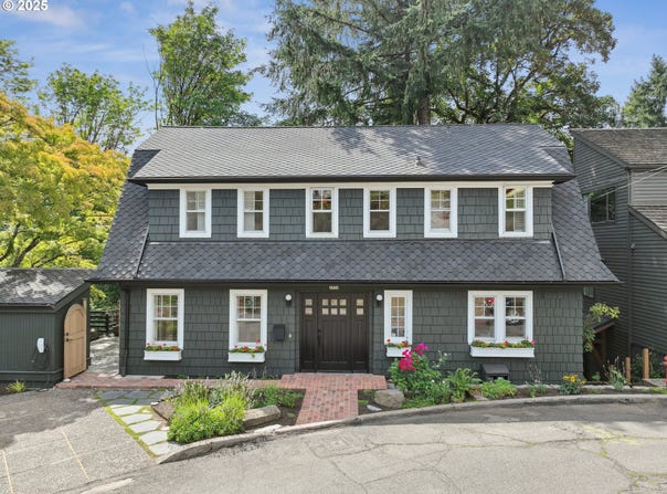 2950 SW BENNINGTON DR, Portland, OR 97205