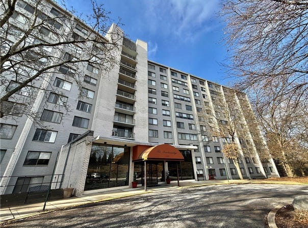 1160 Bower Hill Rd, Mt Lebanon, PA 15243