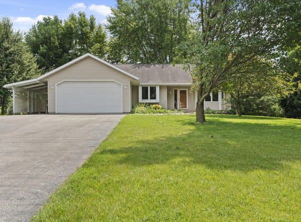 405 Pheasant Ln, Sullivan, WI 53178