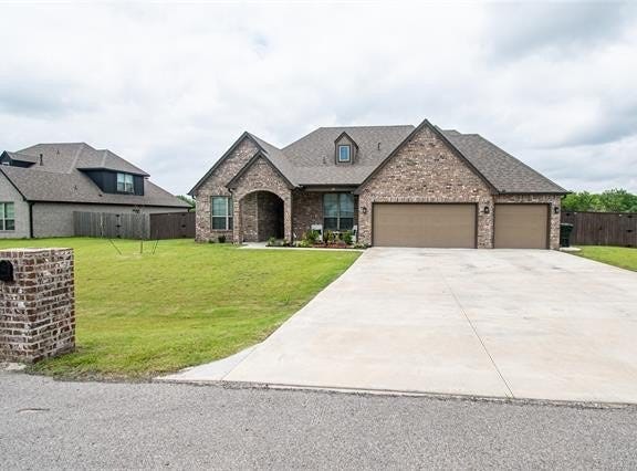 190 N Castle Street, Skiatook, OK 74070