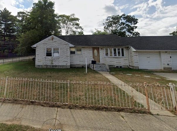 107 W Roosevelt Avenue, Roosevelt, NY 11575