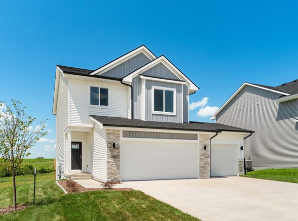 3261 Marigold Circle, Pella, IA 50219