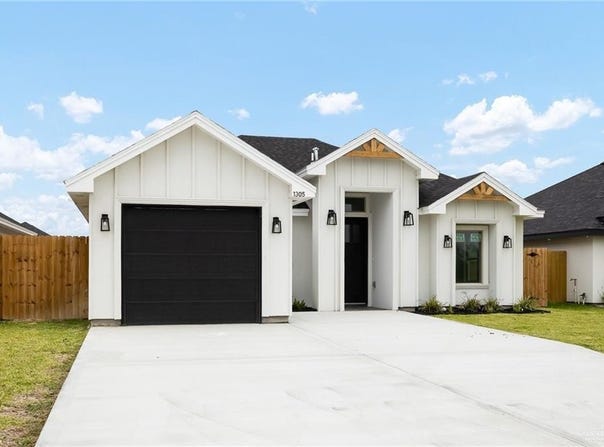 1305 Franklin Avenue, Alton, TX 78573
