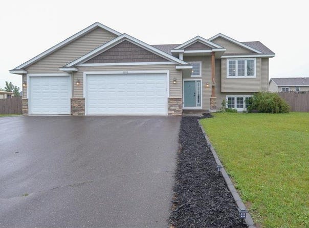 1046 Roosevelt Street S, Cambridge, MN 55008