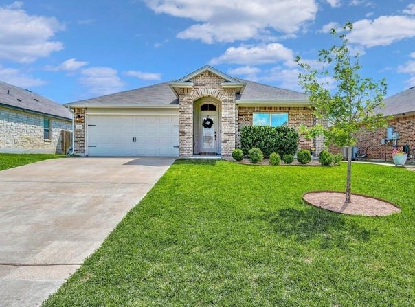 3200 Keathley Drive, Lorena, TX 76655