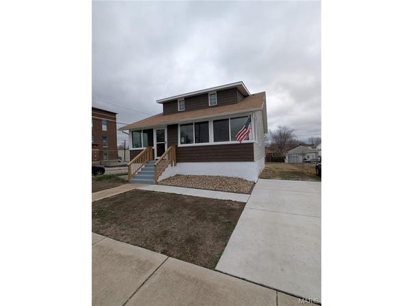 401 E Acton Avenue, Wood River, IL 62095