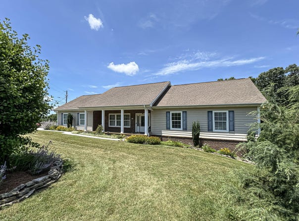 618 Laurie Leigh Ln Drive, Dandridge, TN 37725