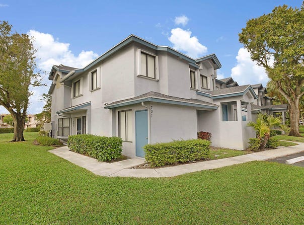 705 Harbour Pointe Way, Greenacres, FL 33413