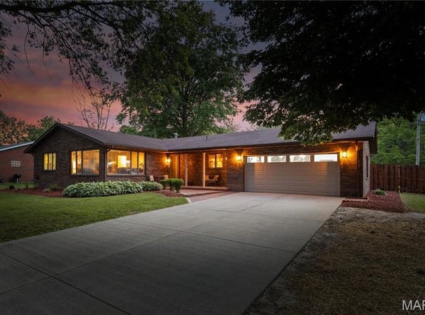 5 Magnolia Drive, Moro, IL 62067