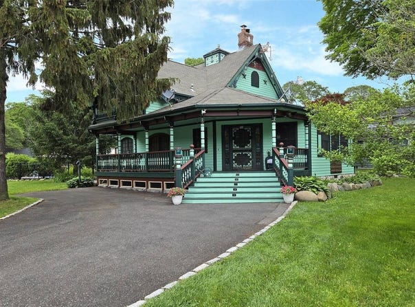 25 Oakdale Avenue, Selden, NY 11784