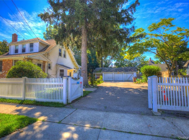 81 Notre Dame Avenue, Hicksville, NY 11801