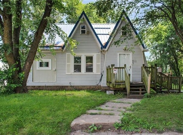605 Fairground Avenue, Higginsville, MO 64037