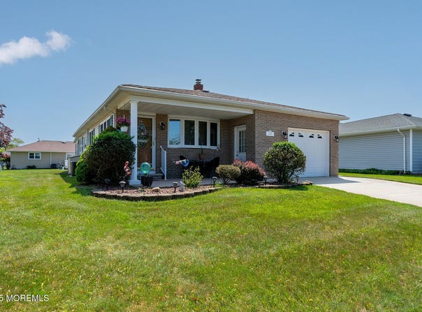16 Eldorado Street, Toms River, NJ 08757