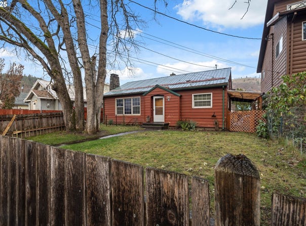 217 2ND St, Klickitat, WA 98628