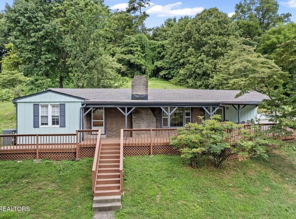 1116 Edgemoor Rd, Clinton, TN 37716