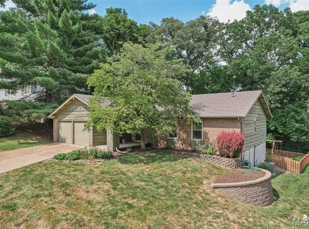 1520 Ploma Drive, Ballwin, MO 63021