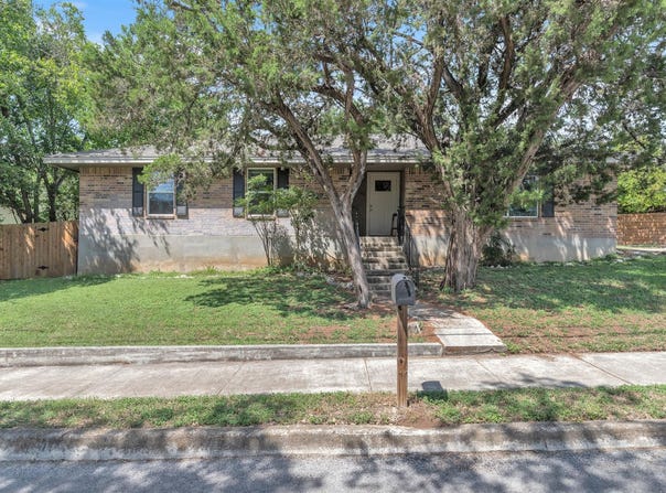 1102 Girard ST, San Marcos, TX 78666