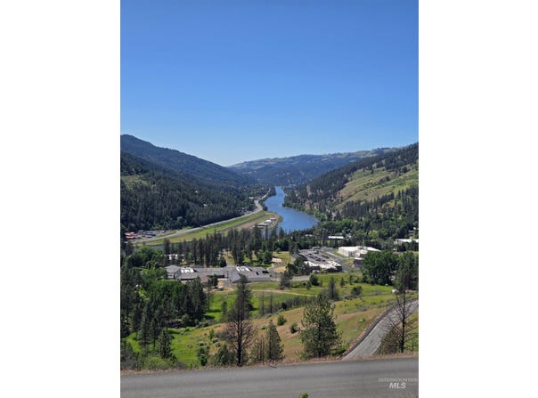 100 Shasta Circle, Orofino, ID 83544