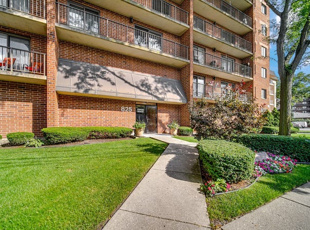825 Center Street, Des Plaines, IL 60016