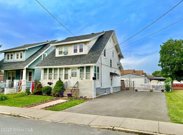 421 Michigan Avenue, Schenectady, NY 12303