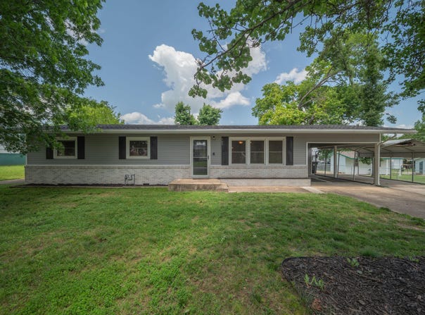 103 N Spring Street, Cassville, MO 65625