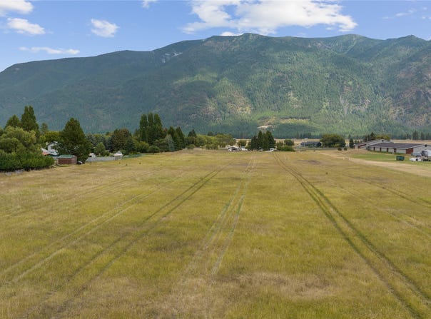 3285 Mt Highway 206, Columbia Falls, MT 59912