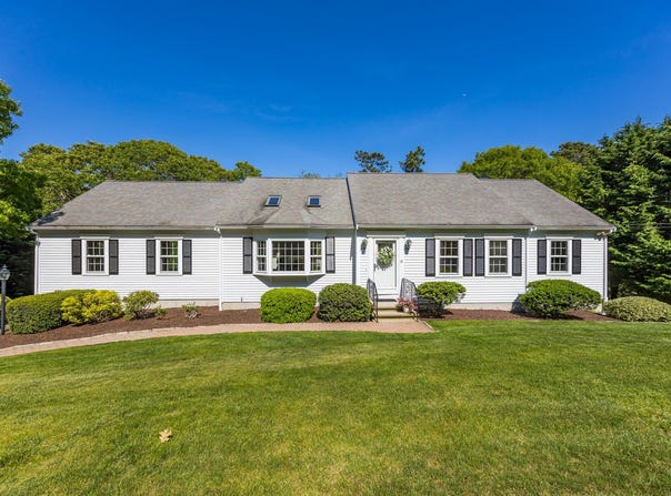 18 Curve Hill Road, South Yarmouth, MA 02664
