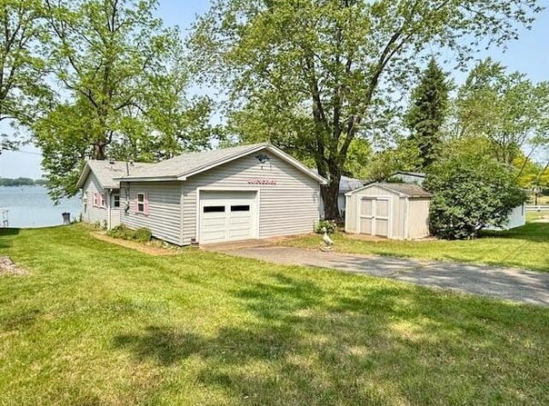 106 Lukesport Drive, Quincy, MI 49082