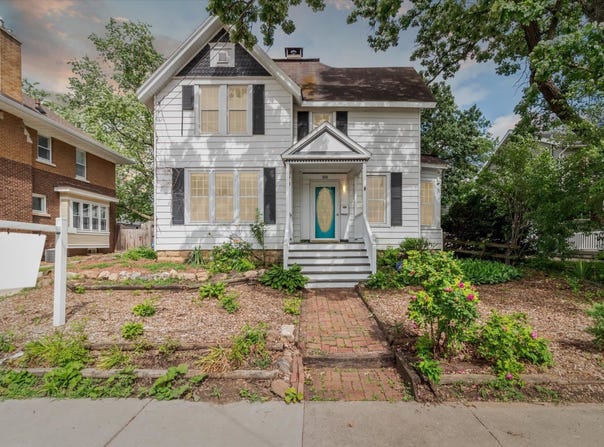133 S Monroe Street, Stoughton, WI 53589