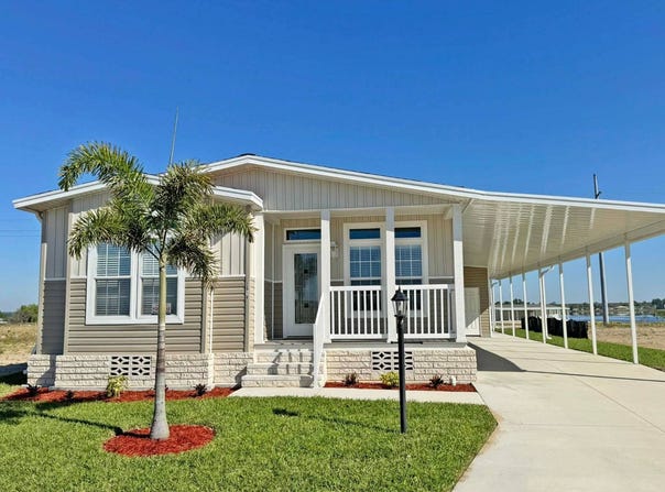 111 Pensacola Place, Sebring, FL 33870