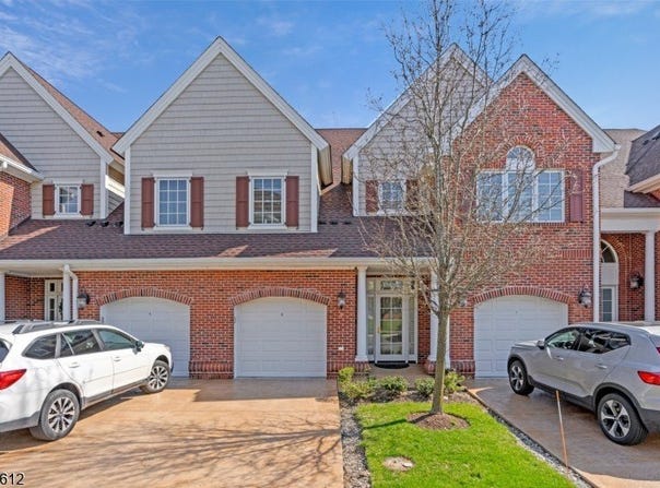 8 Schmidt Cir, Watchung Boro, NJ 07069-5950