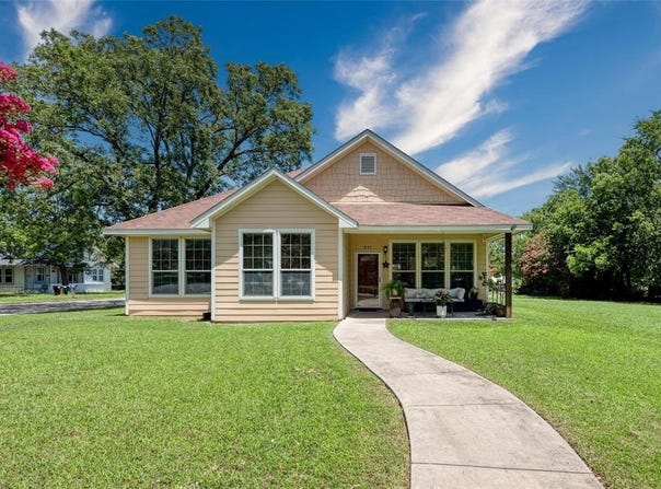 931 W Walker Street, Denison, TX 75020