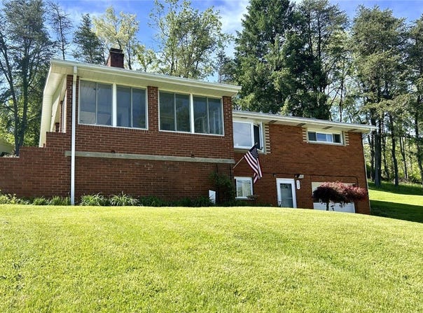 804 Redwood Dr, Cecil, PA 15057