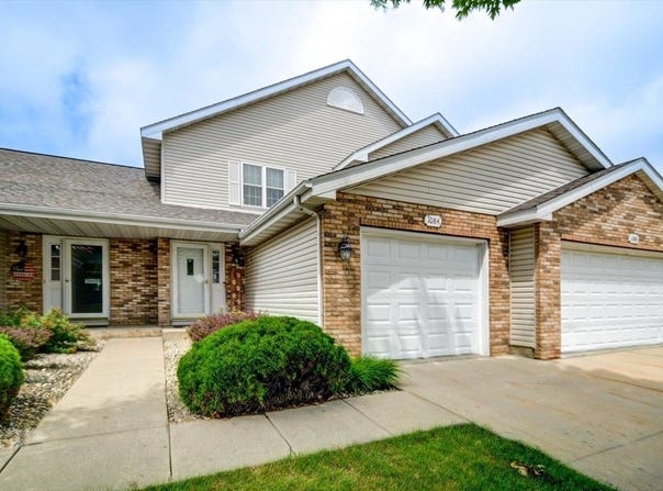 1084 Stonewood Crossing, Sun Prairie, WI 53590