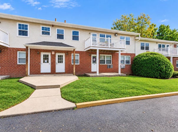 1 Hemlock Drive, Bay Shore, NY 11706