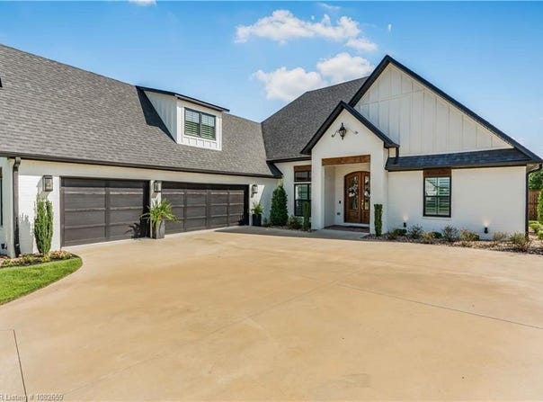8900 Luxe  MNR, Fort Smith, AR 72916