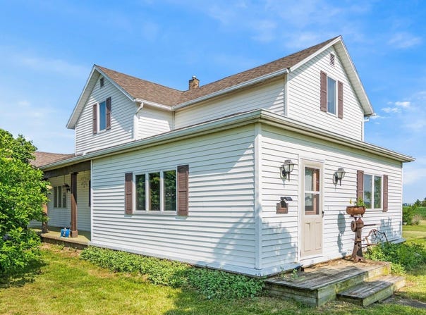 5686 S Warren Road, Warren, IN 46792-9201