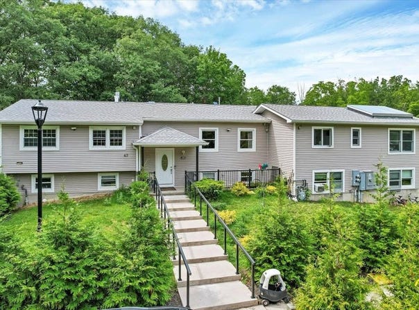 43 Freeland St, Monroe, NY 10950