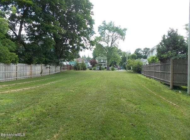 16 Harold St, Pittsfield, MA 01201