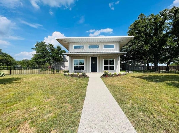 2075 County Road 2585, Alvord, TX 76225